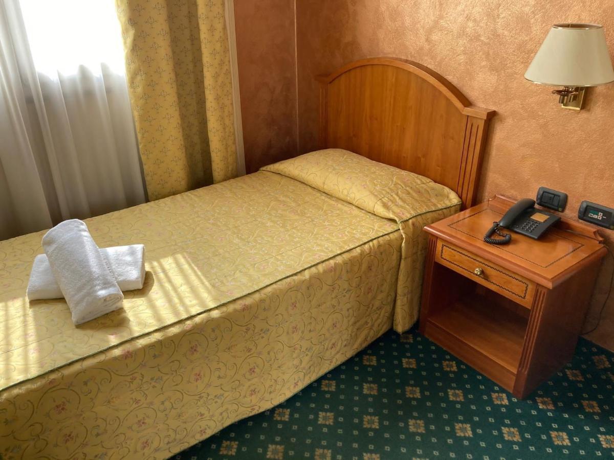 Hotel Visconti Melzo Eksteriør bilde